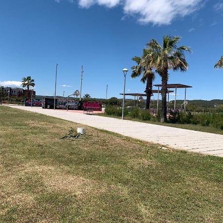 Apartamento para 5 personas frente al mar con piscina y parking Cubelles Exterior foto