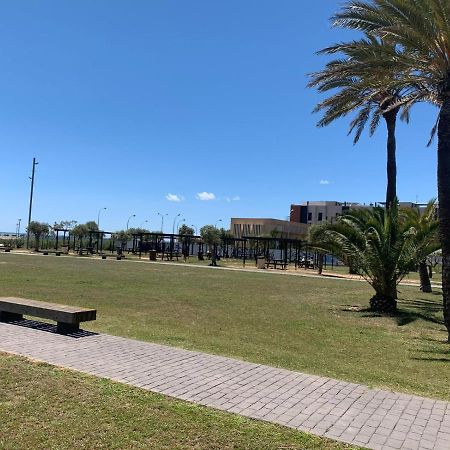 Apartamento para 5 personas frente al mar con piscina y parking Cubelles Exterior foto