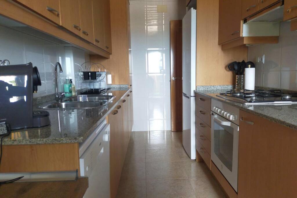 Apartamento para 5 personas frente al mar con piscina y parking Cubelles Exterior foto