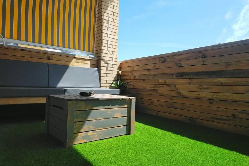 Apartamento para 5 personas frente al mar con piscina y parking Cubelles Exterior foto