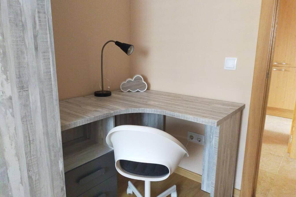Apartamento para 5 personas frente al mar con piscina y parking Cubelles Exterior foto