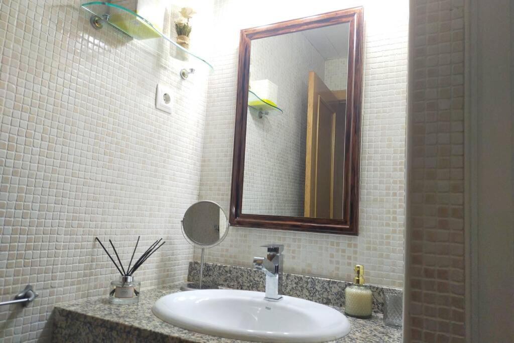 Apartamento para 5 personas frente al mar con piscina y parking Cubelles Exterior foto