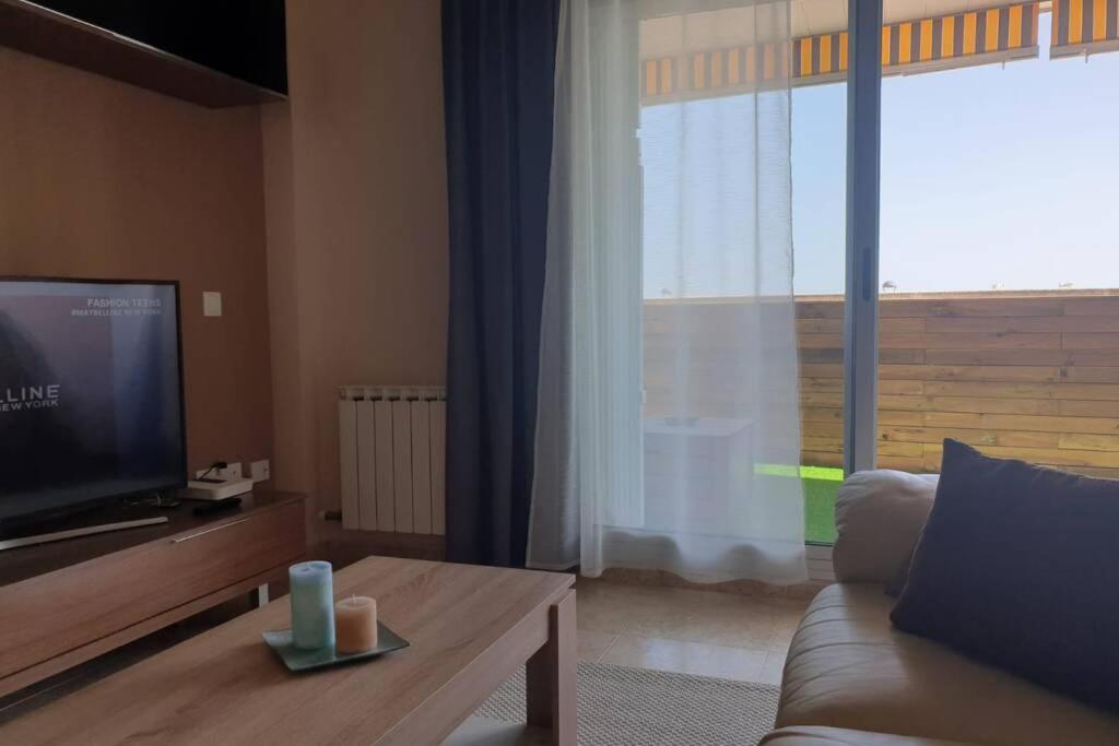 Apartamento para 5 personas frente al mar con piscina y parking Cubelles Exterior foto