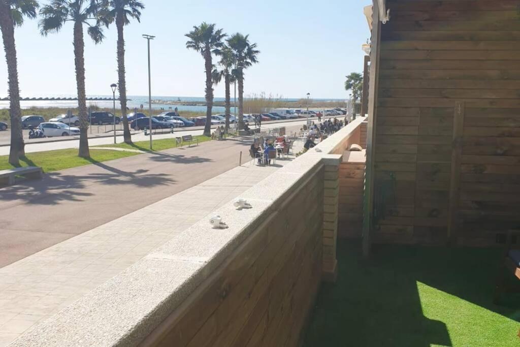 Apartamento para 5 personas frente al mar con piscina y parking Cubelles Exterior foto