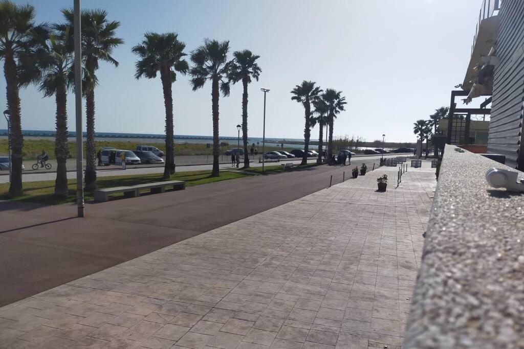 Apartamento para 5 personas frente al mar con piscina y parking Cubelles Exterior foto