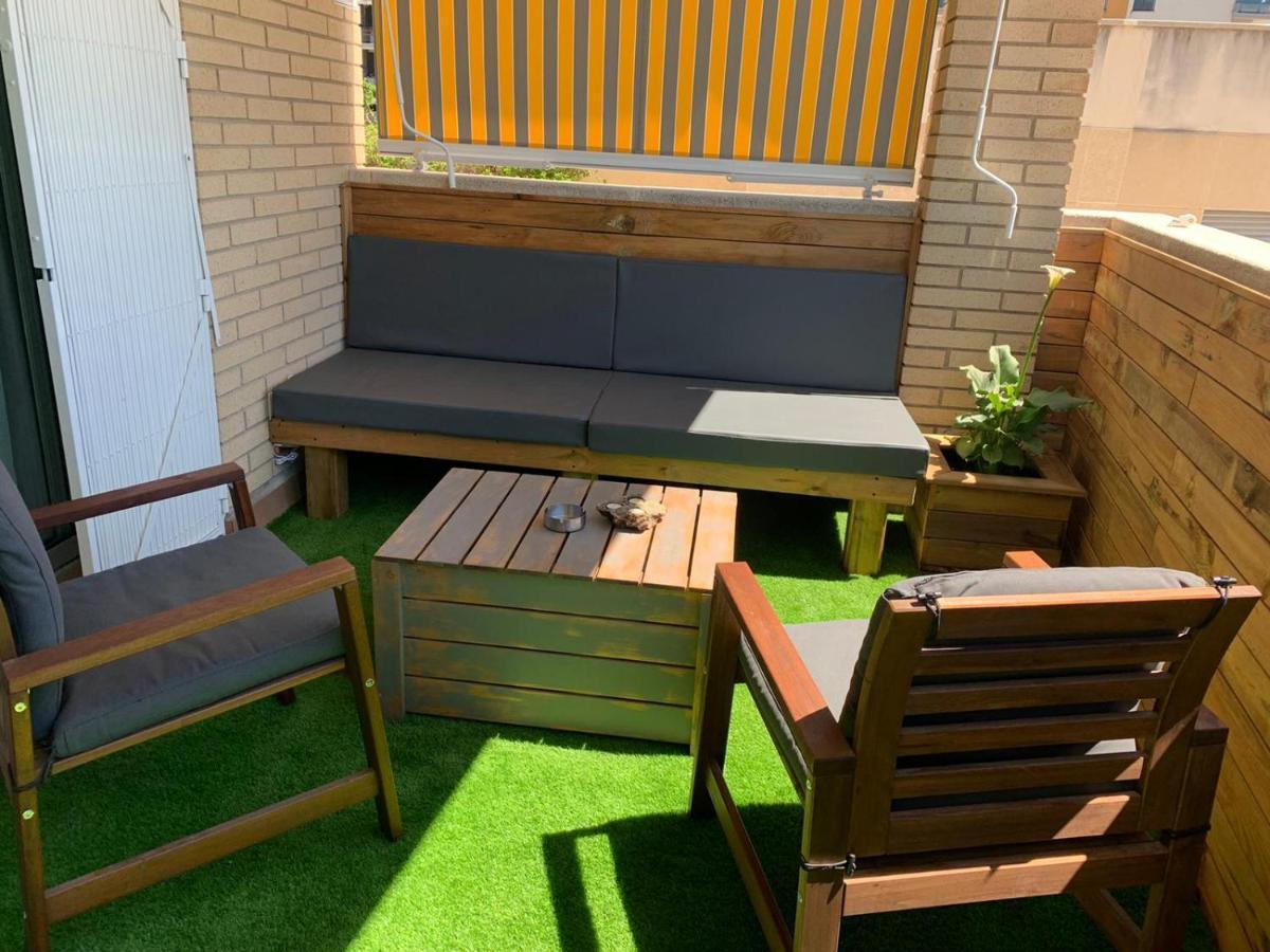 Apartamento para 5 personas frente al mar con piscina y parking Cubelles Exterior foto