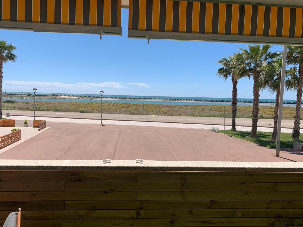Apartamento para 5 personas frente al mar con piscina y parking Cubelles Exterior foto